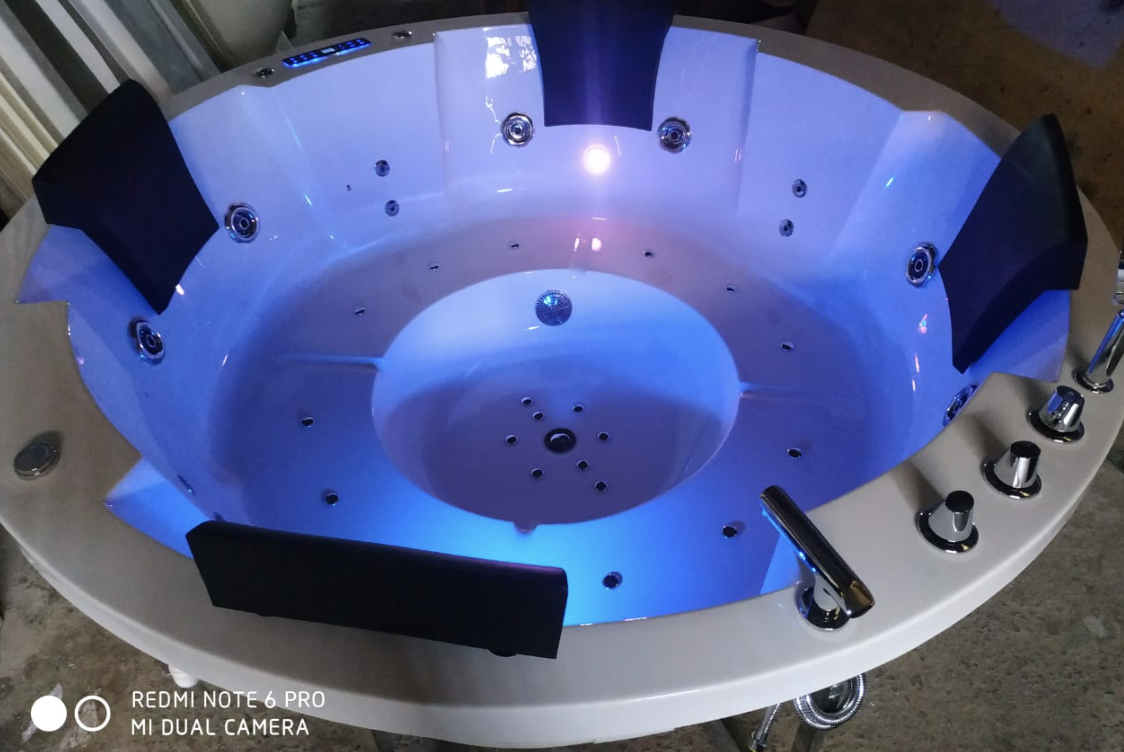 Aquieen Jacuzzi Round 6x6 Feet with Body Jets ,Bubbler ,Touch Panel And Lights